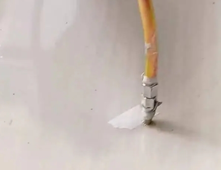 思明瓷砖空鼓维修公司专业解答在瓷砖铺贴过程中，如果使用的砂料过粗（如全部使用了粗砂），可能会导致以下问题
